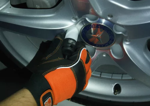 BAHCO 1/2" Mercedes lopásgátló kerékcsavarhoz hosszított dugókulcs, műanyagvédővel, 17 mm