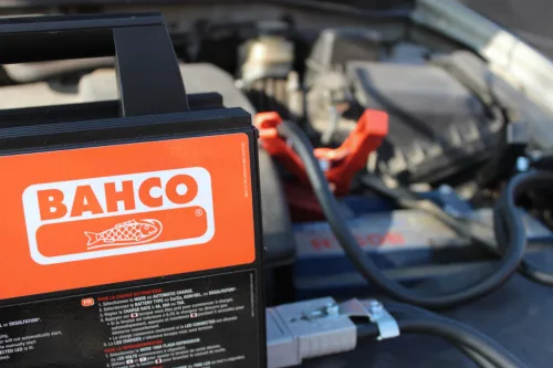 Încărcător automat de baterii/acumulator extern BAHCO, 12V, 70/100A