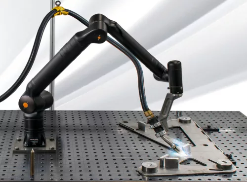 Robot de sudură Merkle WeldRobo7 cu mașină HighPulse 400DW și masă de 2 m