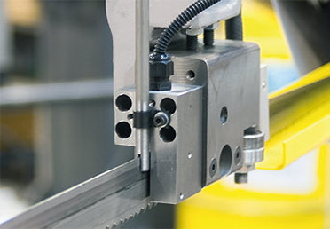 BOMAR Szalagfűrészgép Topline 610.450 DGH lapfeszesség mérővel,