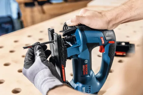 BOSCH Expert Szúrófűrész EXST18V-155B